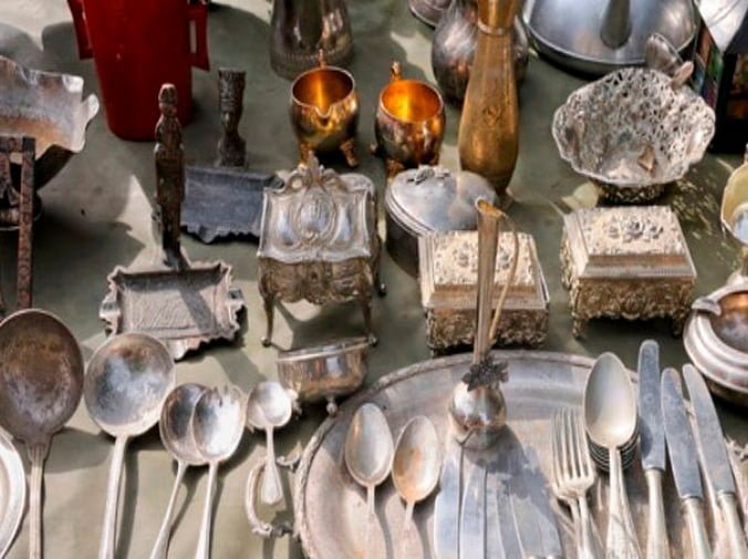 Cómo restaurar piezas antiguas de metal en casa